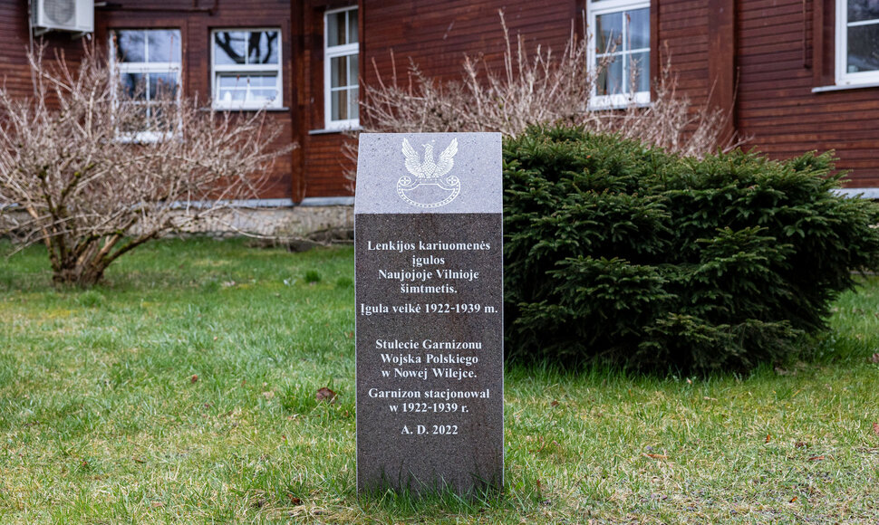 Lenkų kariuomenės įgulai skirtas paminklas Naujoje Vilnioje
