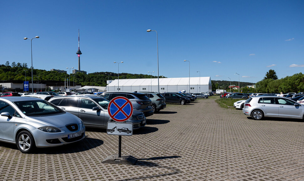 Automobilių parkavimas aplink Litexpo parodų rūmus