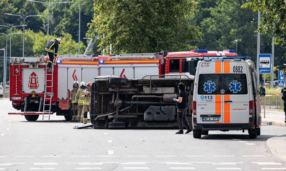 Avarija kurioje nukentėjo greitosios pagalbos automobilis