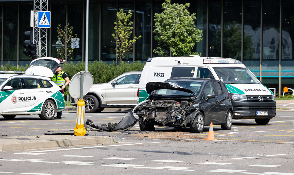 Avarija kurioje nukentėjo greitosios pagalbos automobilis