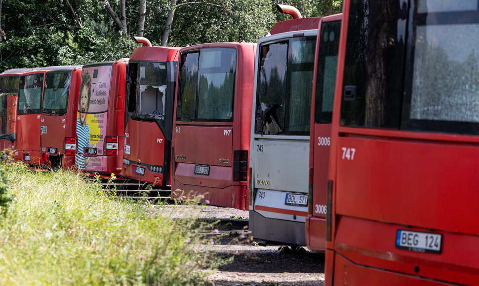 Verkių gatvėje esančiame autobusų parke ap&scaron;audyti 25 autobusai