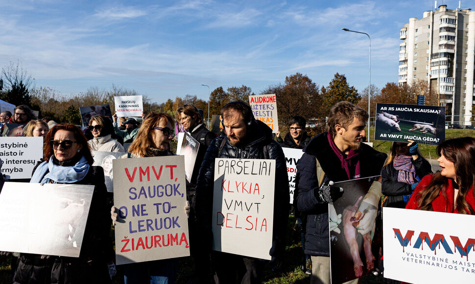 &bdquo;Tu&scaron;ti narvai&ldquo; protestas prie VMVT būstinės