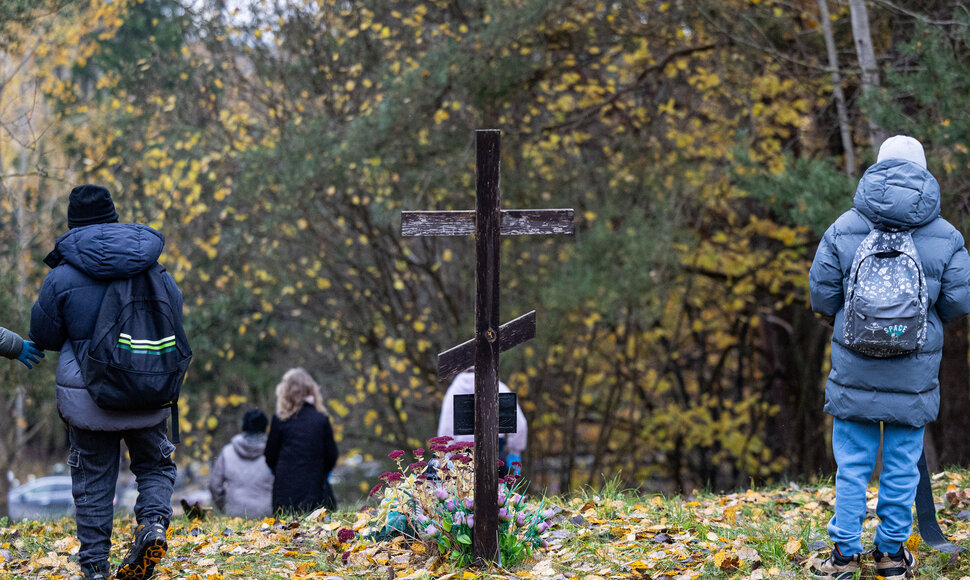Akcija &bdquo;Žvakutė ant užmir&scaron;to kapo&ldquo; Karveli&scaron;kių kapinėse, Beglobių kalnelyje