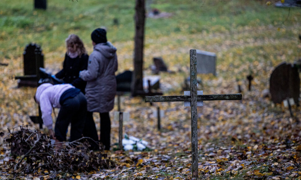 Akcija &bdquo;Žvakutė ant užmir&scaron;to kapo&ldquo; Karveli&scaron;kių kapinėse, Beglobių kalnelyje