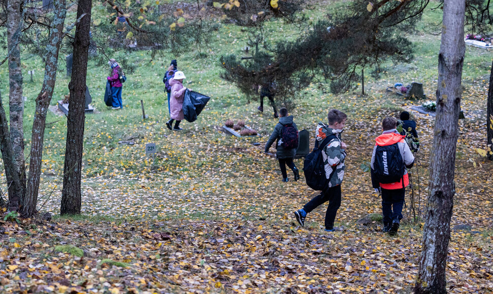 Akcija &bdquo;Žvakutė ant užmir&scaron;to kapo&ldquo; Karveli&scaron;kių kapinėse, Beglobių kalnelyje