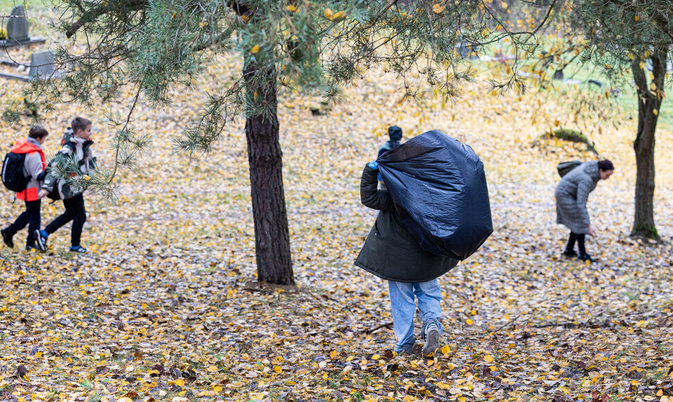 Akcija &bdquo;Žvakutė ant užmir&scaron;to kapo&ldquo; Karveli&scaron;kių kapinėse, Beglobių kalnelyje