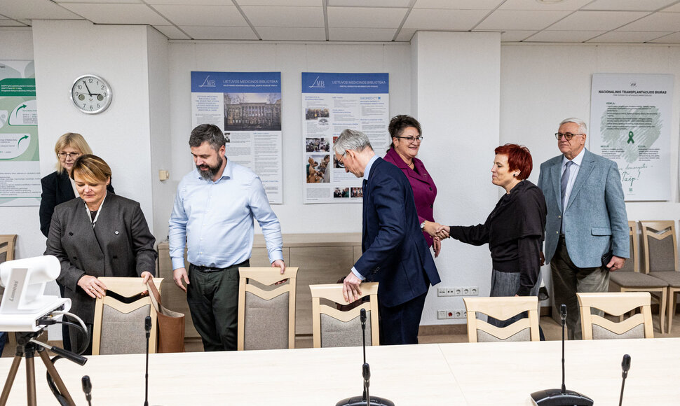Susitikimas Seime dėl i&scaron; Santaros klinikų i&scaron;ėjusių vaikų neurochirurgų