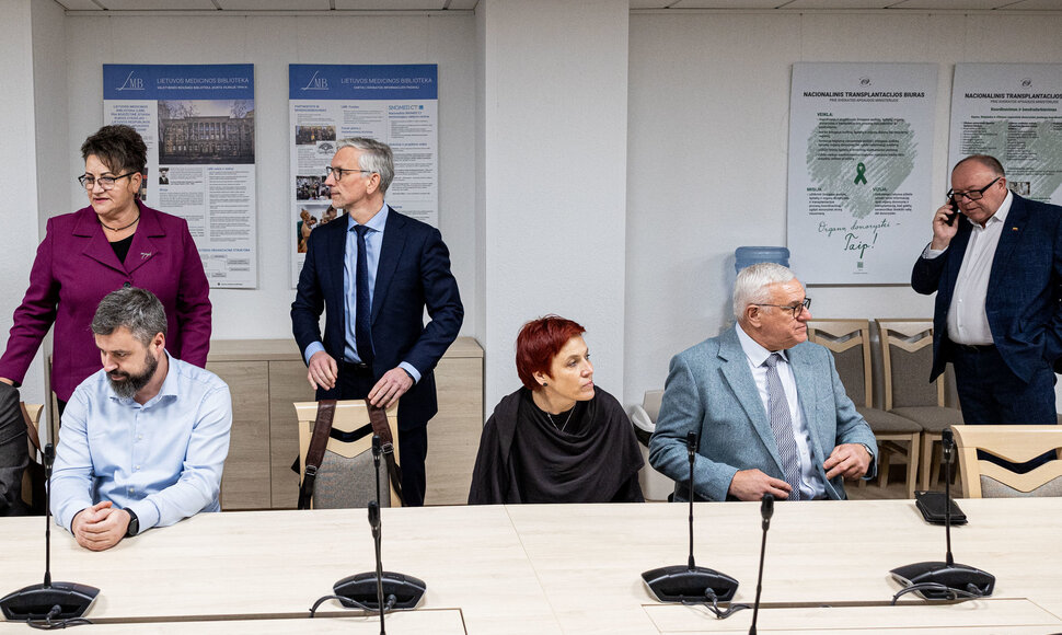 Susitikimas Seime dėl i&scaron; Santaros klinikų i&scaron;ėjusių vaikų neurochirurgų