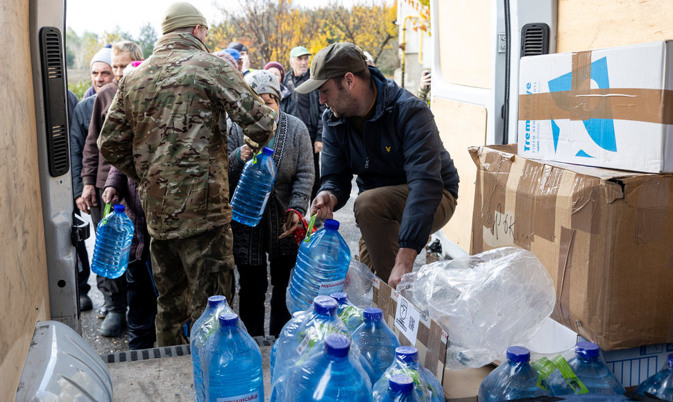 Dalinama humanitarinė pagalba Kivšarivkoje, Charkivo srityje