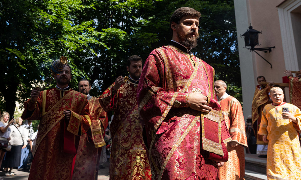 Religinė procesija aplink Šv. Dvasios vienuolyną