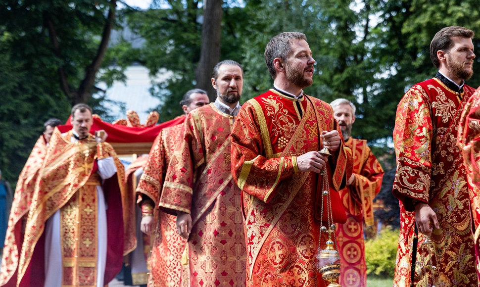 Religinė procesija aplink Šv. Dvasios vienuolyną