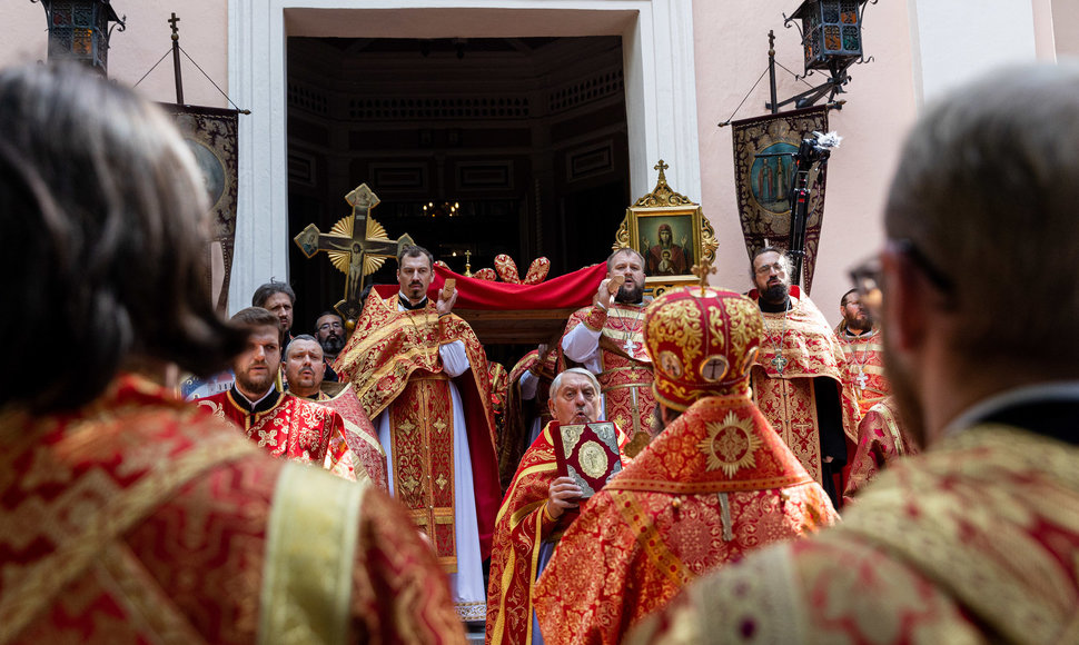 Religinė procesija aplink Šv. Dvasios vienuolyną