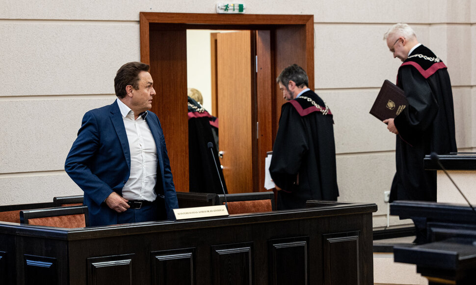 Konstitucinis Teismas skelbia i&scaron;vadą Seimo nario Petro Gražulio apkaltos byloje