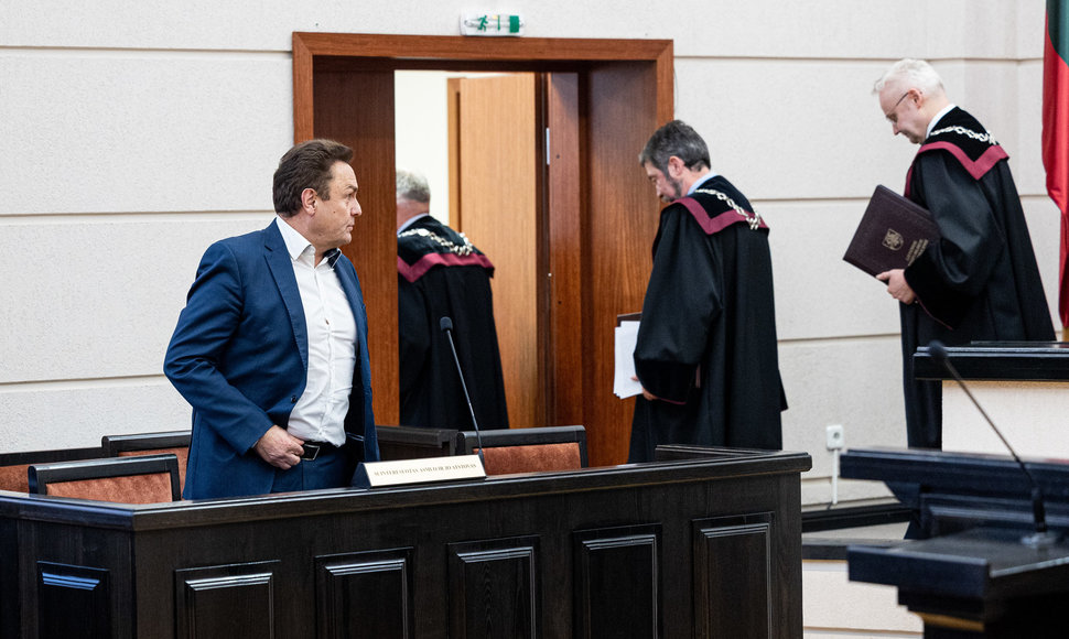 Konstitucinis Teismas skelbia išvadą Seimo nario Petro Gražulio apkaltos byloje