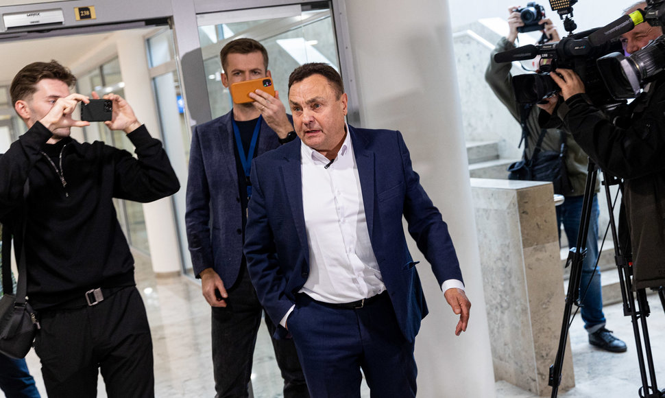 Generalinės prokurorės Nidos Grunskienės pranešimas dėl Seimo nario Petro Gražulio neliečiamybės atėmimo