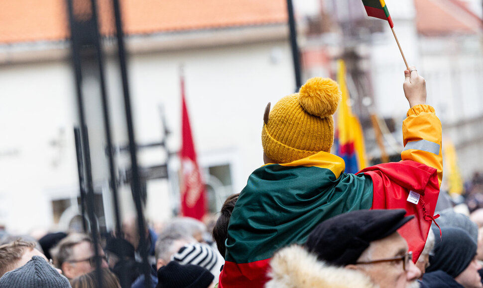 Vasario 16-osios minėjimas prie Lietuvos nepriklausomybės signatarų namų