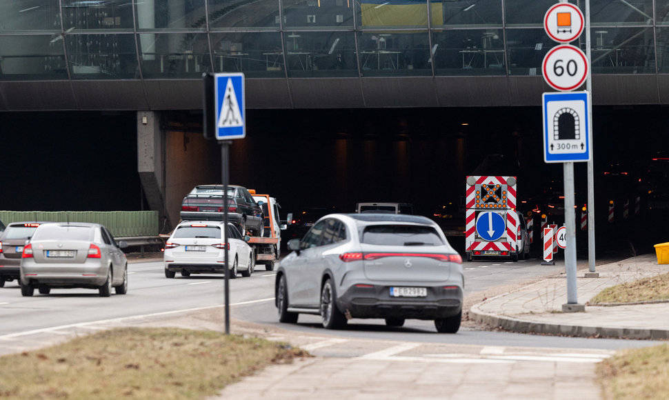 Geležinio vilko tunelyje uždaryta viena juosta