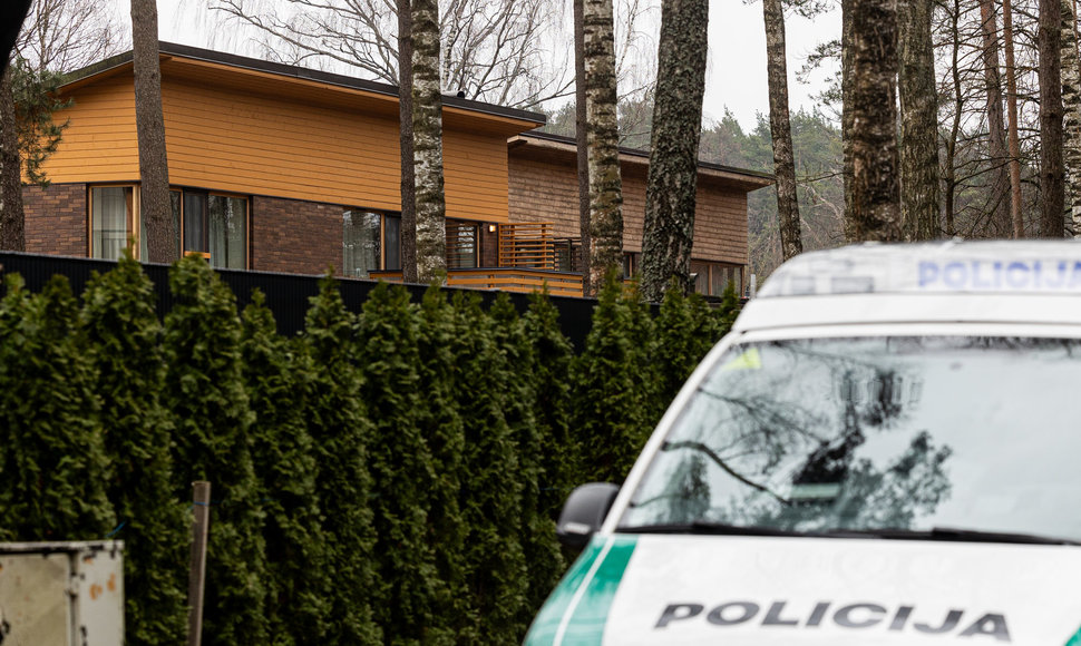 Prie Leonido Volkovo namų dirba policijos pareigūnai