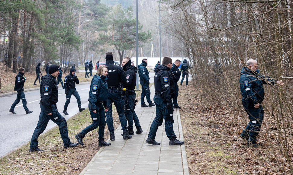 Prie Leonido Volkovo namų dirba policijos pareigūnai