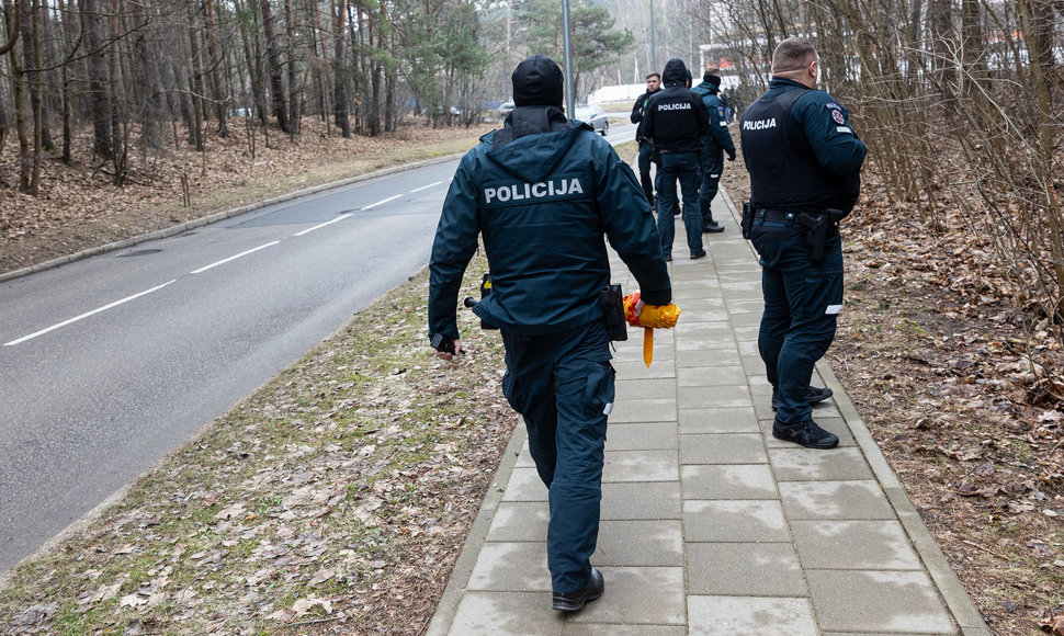 Prie Leonido Volkovo namų dirba policijos pareigūnai