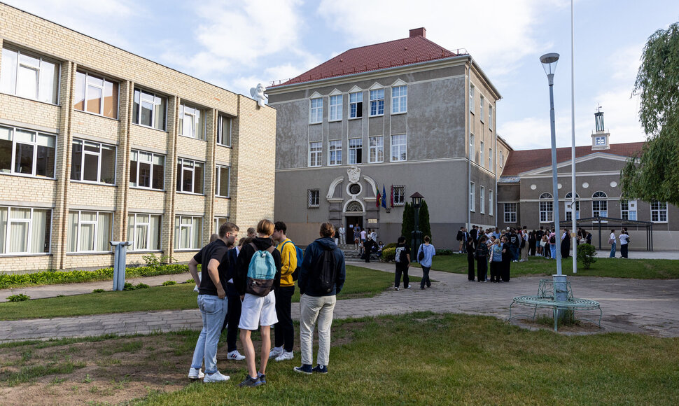 Vilniaus Antakalnio gimnazijoje laikomas lietuvių kalbos ir literatūros brandos egzaminas