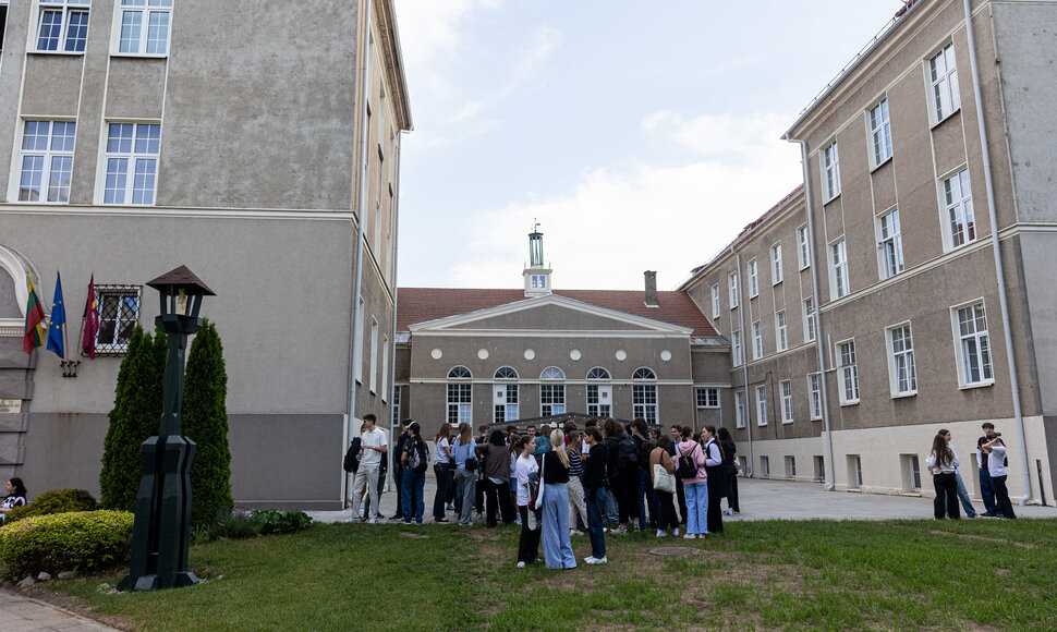 Vilniaus Antakalnio gimnazijoje laikomas lietuvių kalbos ir literatūros brandos egzaminas