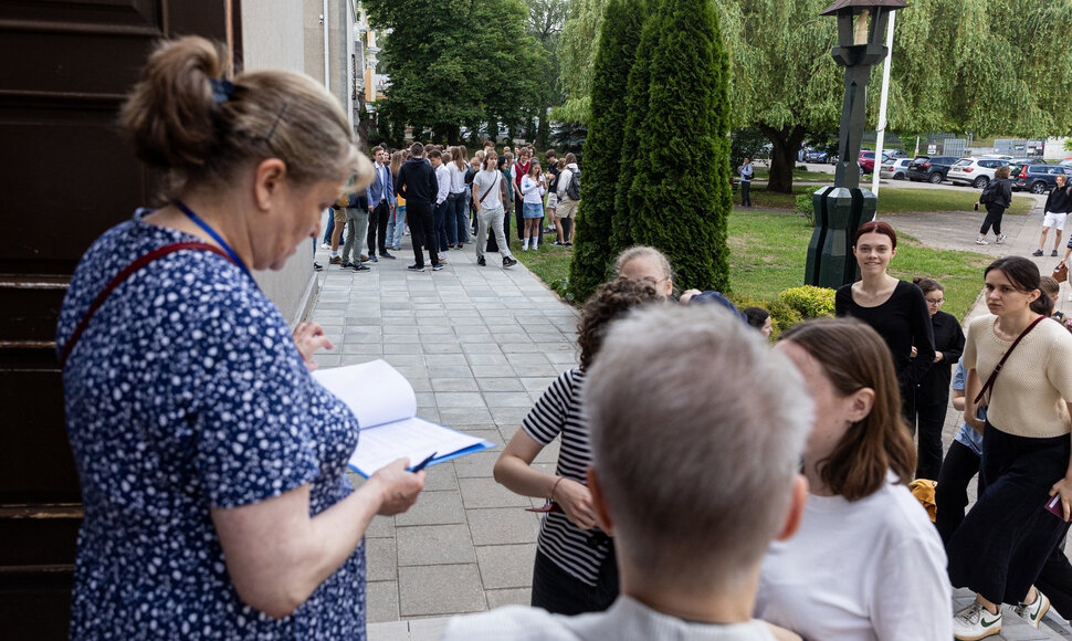 Vilniaus Antakalnio gimnazijoje laikomas lietuvių kalbos ir literatūros brandos egzaminas