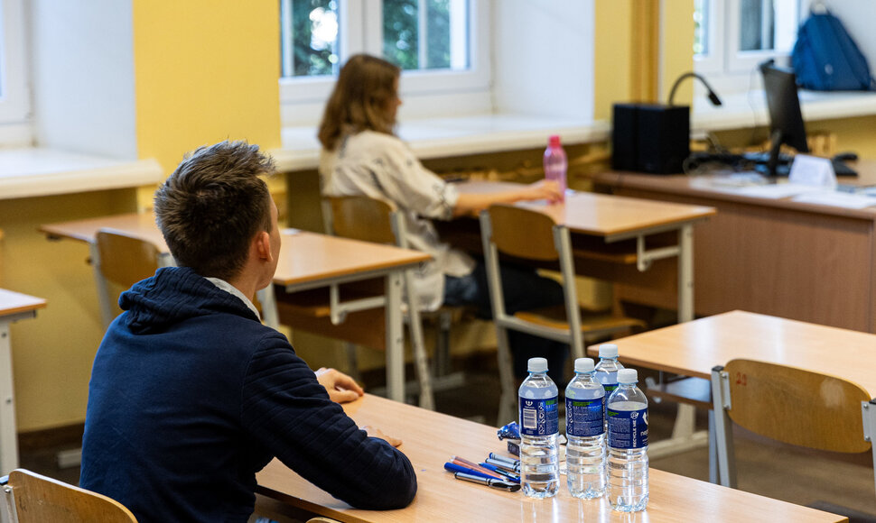 Vilniaus Antakalnio gimnazijoje laikomas lietuvių kalbos ir literatūros brandos egzaminas