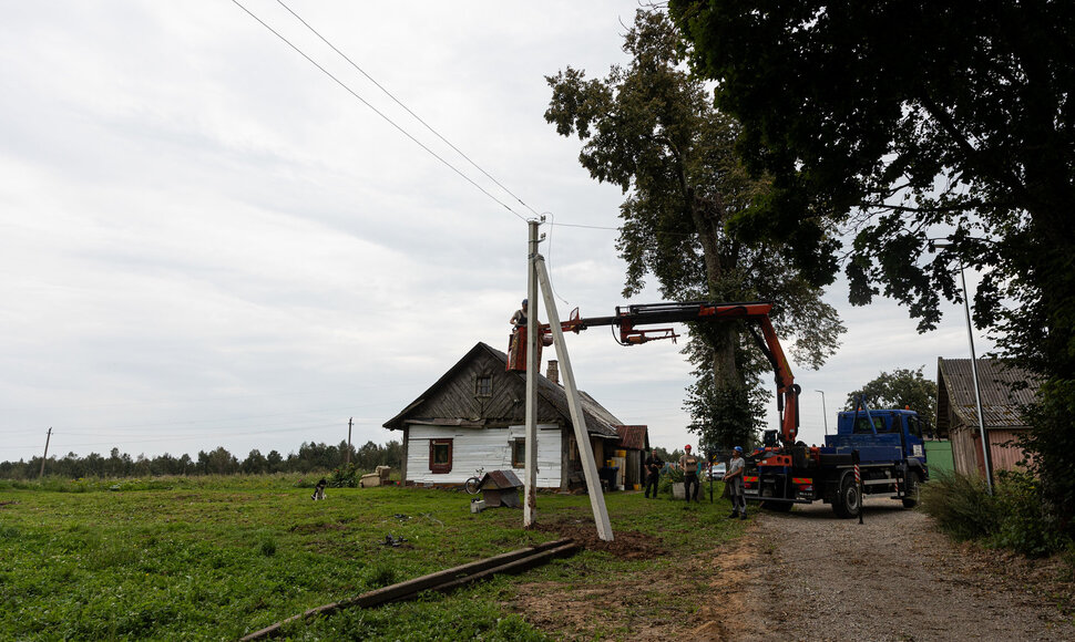 Elektros atstatymo darbai Airėnų kaime