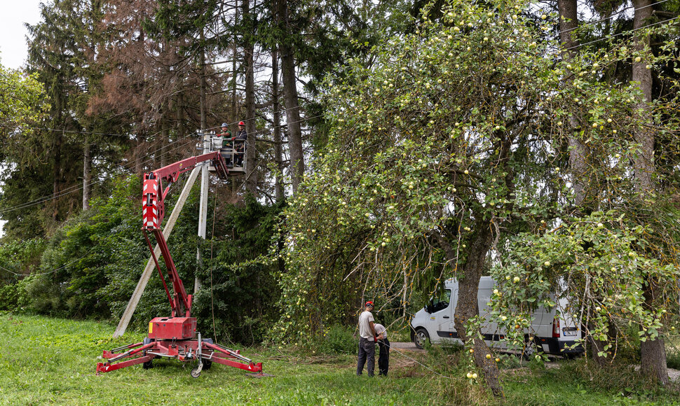 Elektros atstatymo darbai Airėnų kaime