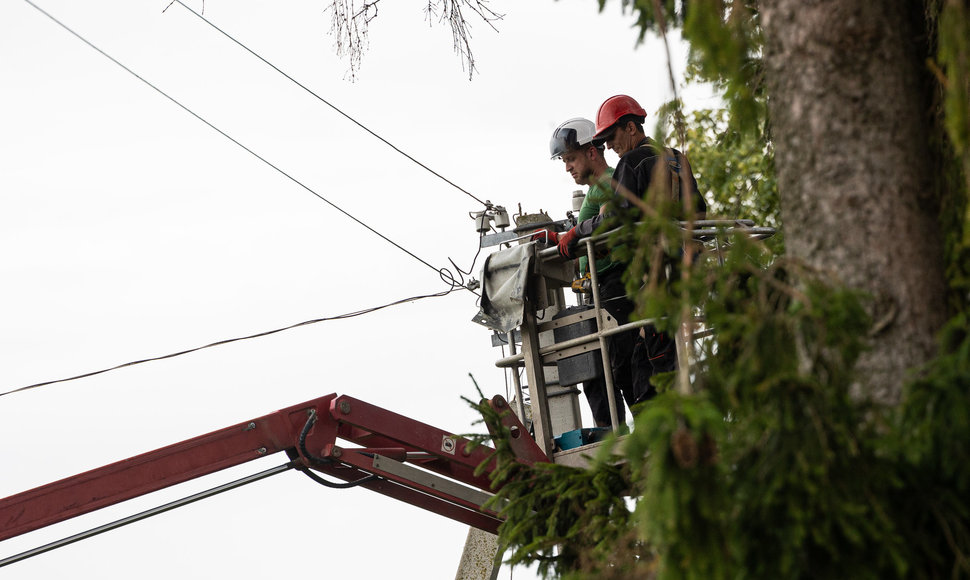 Elektros atstatymo darbai Airėnų kaime