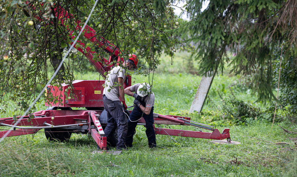 Elektros atstatymo darbai Airėnų kaime