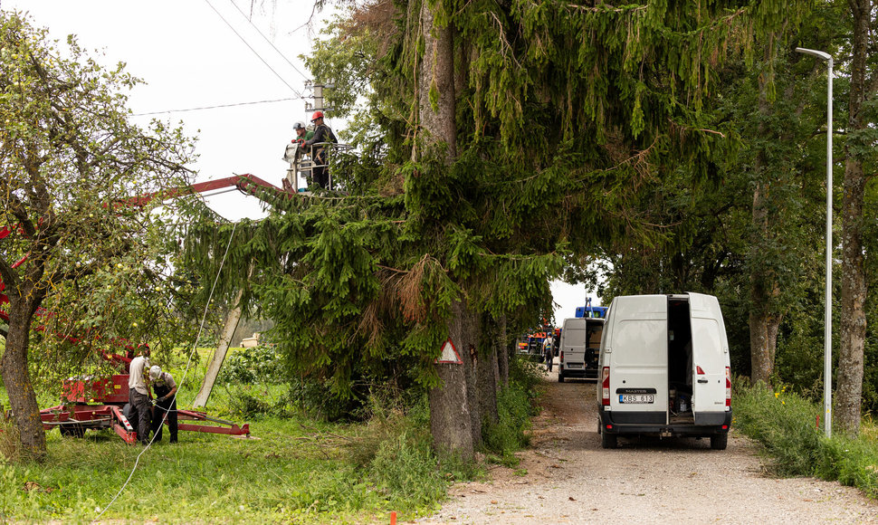 Elektros atstatymo darbai Airėnų kaime