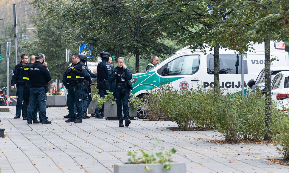 Vilniaus centre nušautas advokatas ir pašauti 2 policijos pareigūnai