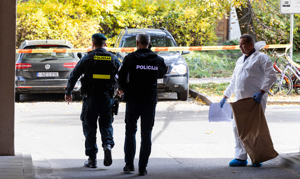 Vilniaus centre pašauti 2 policijos pareigūnai