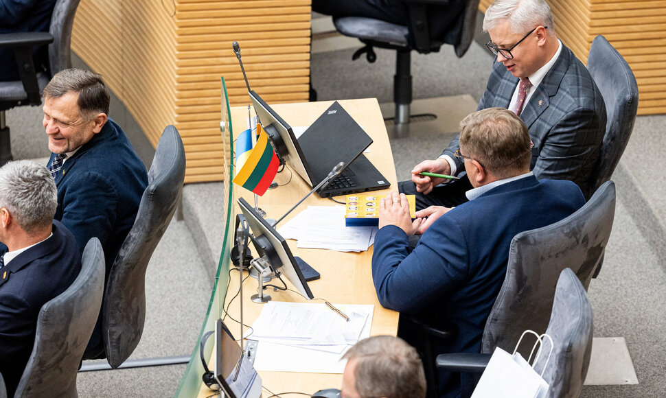 Tryliktasis Lietuvos Respublikos Seimas susirinko į paskutinį posėdį