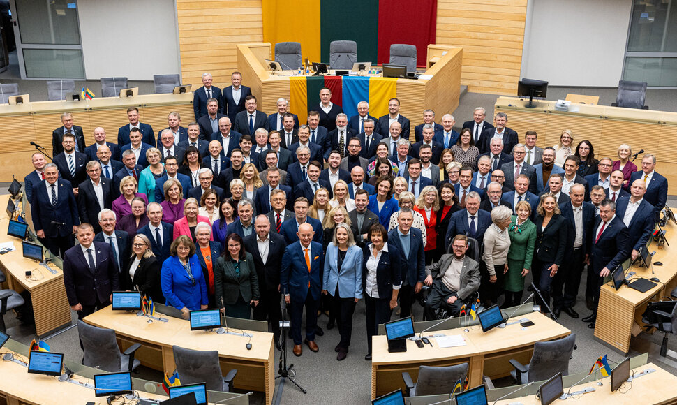 Tryliktasis Lietuvos Respublikos Seimas susirinko į paskutinį posėdį