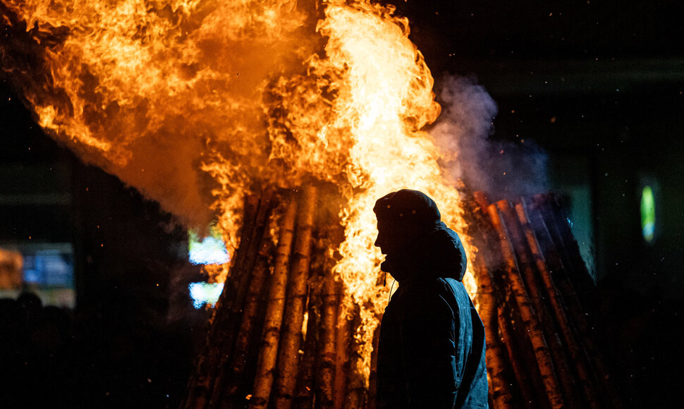 Atminimo laužų uždegimo ceremonija Nepriklausomybės aikštėje