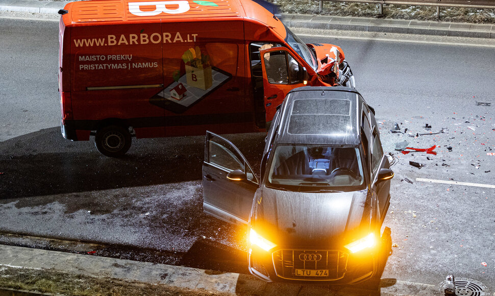 Vilniuje į avariją pateko &bdquo;Barboros&ldquo; mikroautobusas