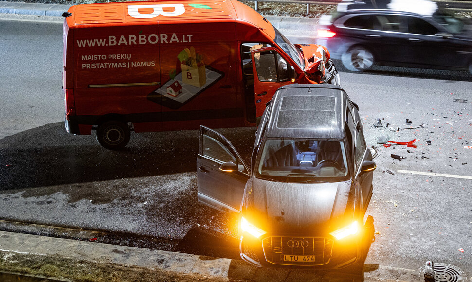 Vilniuje į avariją pateko &bdquo;Barboros&ldquo; mikroautobusas