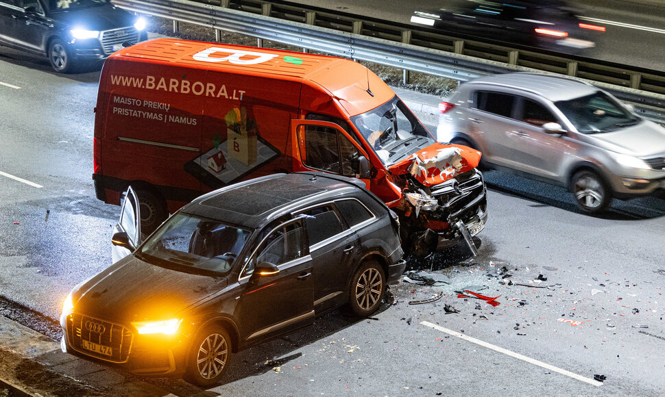 Vilniuje į avariją pateko &bdquo;Barboros&ldquo; mikroautobusas