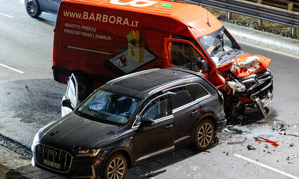 Vilniuje į avariją pateko &bdquo;Barboros&ldquo; mikroautobusas