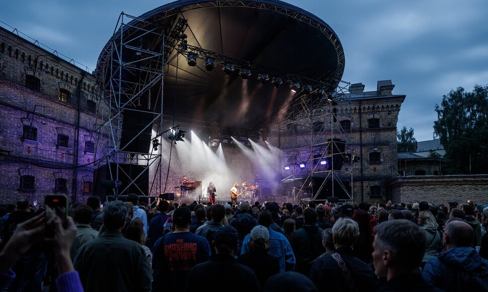 Luki&scaron;kių kalėjimo 2.0 scenoje pasirodė grupė &bdquo;Wolf Alice&ldquo;