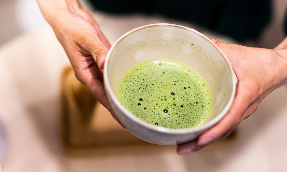 Matcha arbata gali būti ir švelnesnė, ir aitresnė – priklausomai nuo arbatžolių ir paruošimo