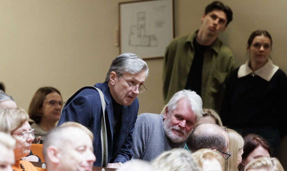 Valstybinio jaunimo teatro scenoje suskambėjo legendiniai aktorių balsai
