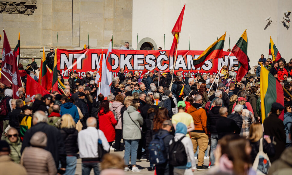 Protestas katedros aik&scaron;tėje