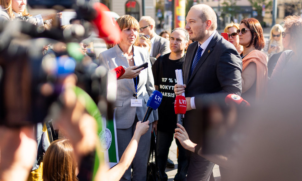 Prie Vyriausybės prasideda mokytojų streikas