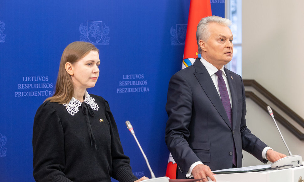 Dovilė &Scaron;akalienė, Gitanas Nausėda