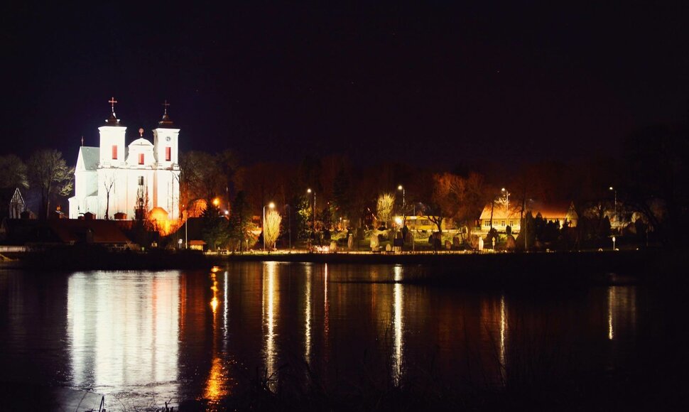 Mosėdis naktį