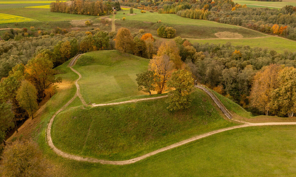 Bakainių piliakalnis